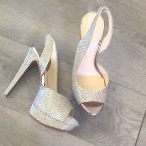 Jessica Simpson gold heel used 1x/reception